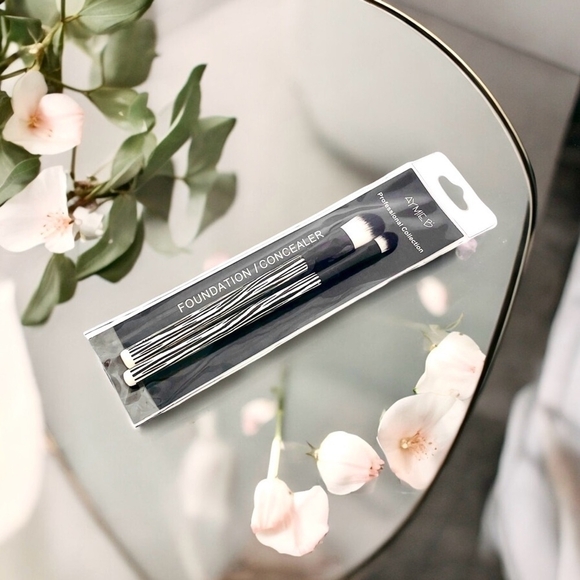 NIB AYMIE B' Professional Foundation Brush & Concealer Brush Set Makeup Brushes - Picture 1 of 4